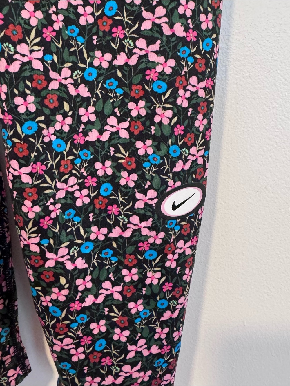 Small like new NIKE floral leggings